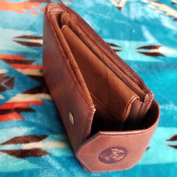 Buxton Other - Cool Buxton Leather Fold Over Snap Coin Wallet